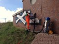 Graffitientfernung an einer Autobahnbru  cke